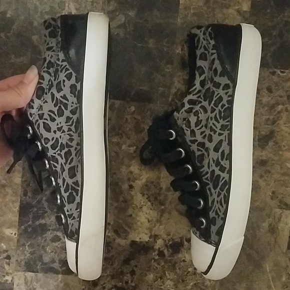 🌹Coach lace up sneakers size 6B - Picture 2 of 8